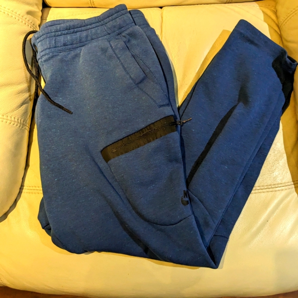 Nike Tech Fleece L
